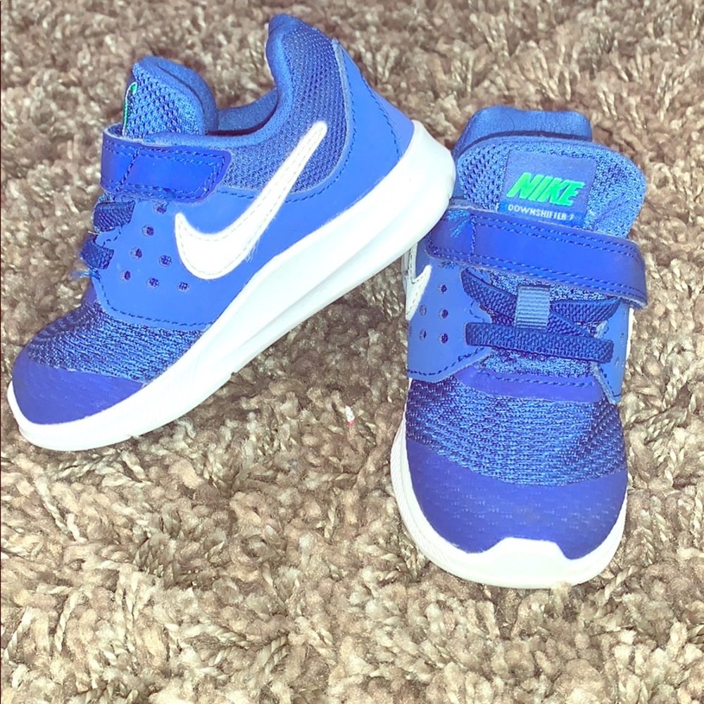 Nike toddler strap on sneakers
